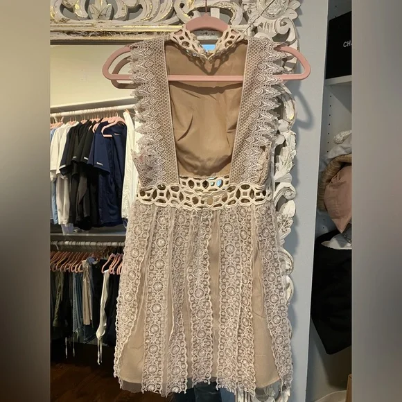 FREE PEOPLE Forever Lace Crochet Babydoll OPEN Back Mini Dress SZ 2 - Picture 5 of 7